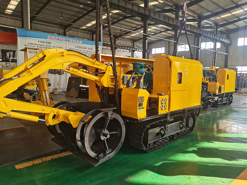 礦安重工生產(chǎn)的煤礦用清倉(cāng)機(jī)裝車發(fā)貨