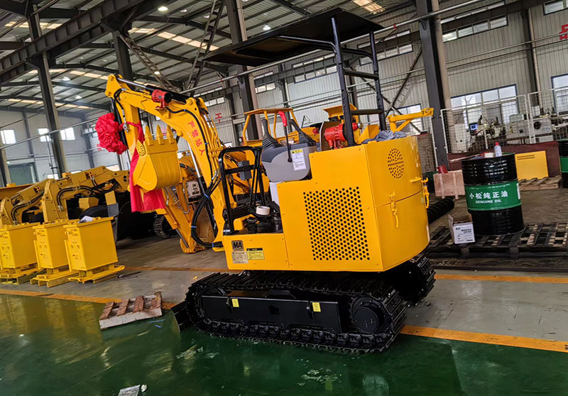 礦安重工生產的小型挖掘機裝車發貨